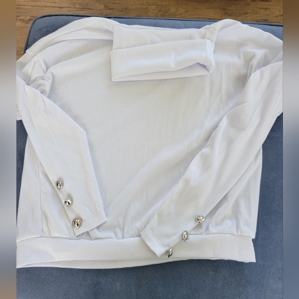 La Mode White Ribbed Button-Accent Turtleneck Women's Size L NWT